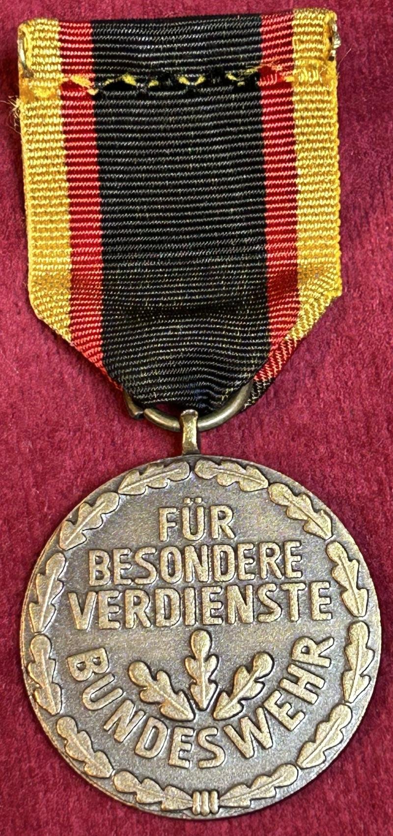 BRD Ehrenmedaille der bundeswehr bronze mit etui — image 3