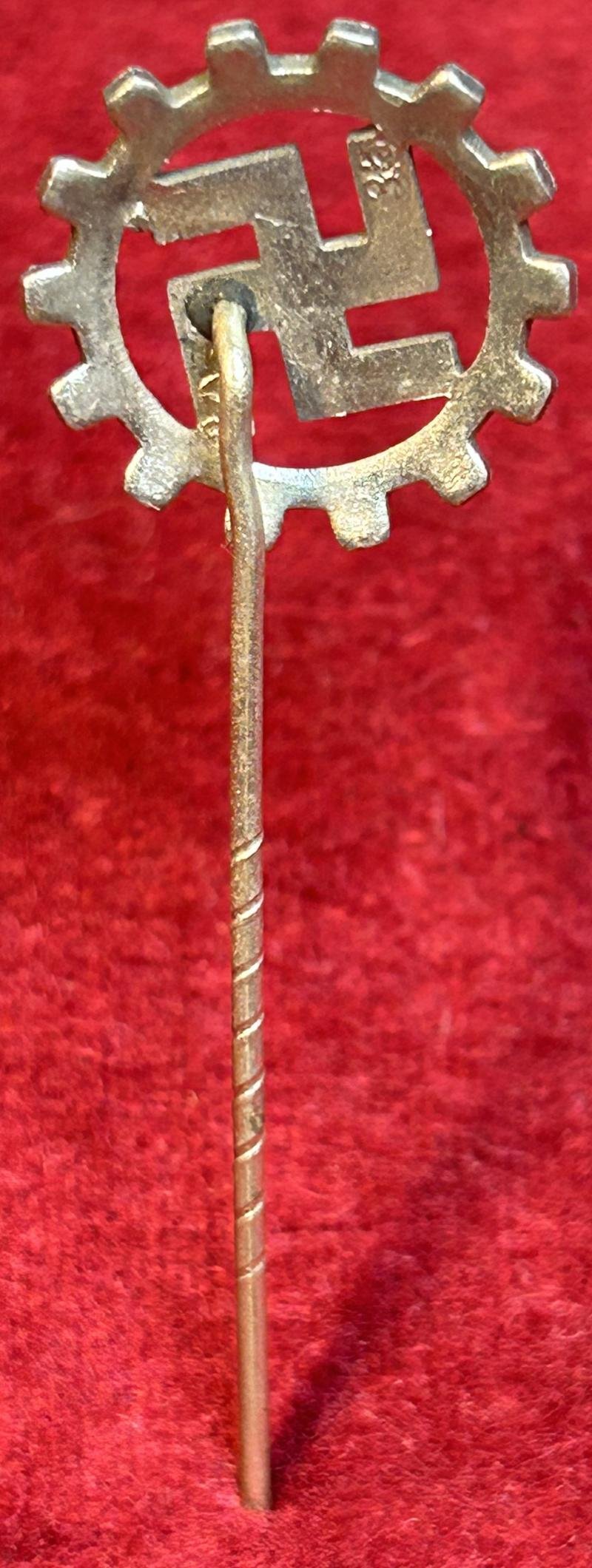 3rd Reich DAF Mitgliedsabzeichen (RZM 35) — image 2