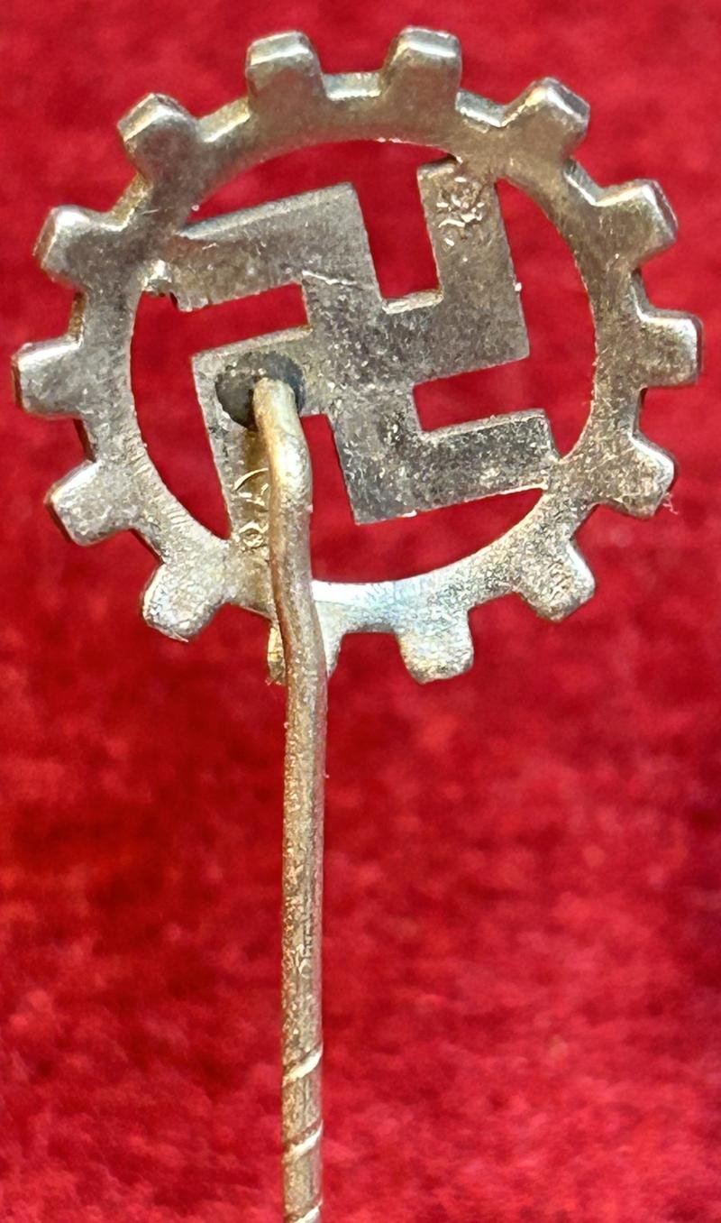 3rd Reich DAF Mitgliedsabzeichen (RZM 35) — image 4