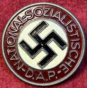 3rd Reich NSDAP Lackierte Parteiabzeichen (Hermann Aurich)
