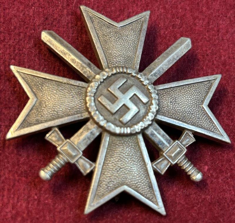 3rd Reich Kriegsverdienstkreuz mit Schwertern 1. Klasse 1939 (Bauer) — image 2