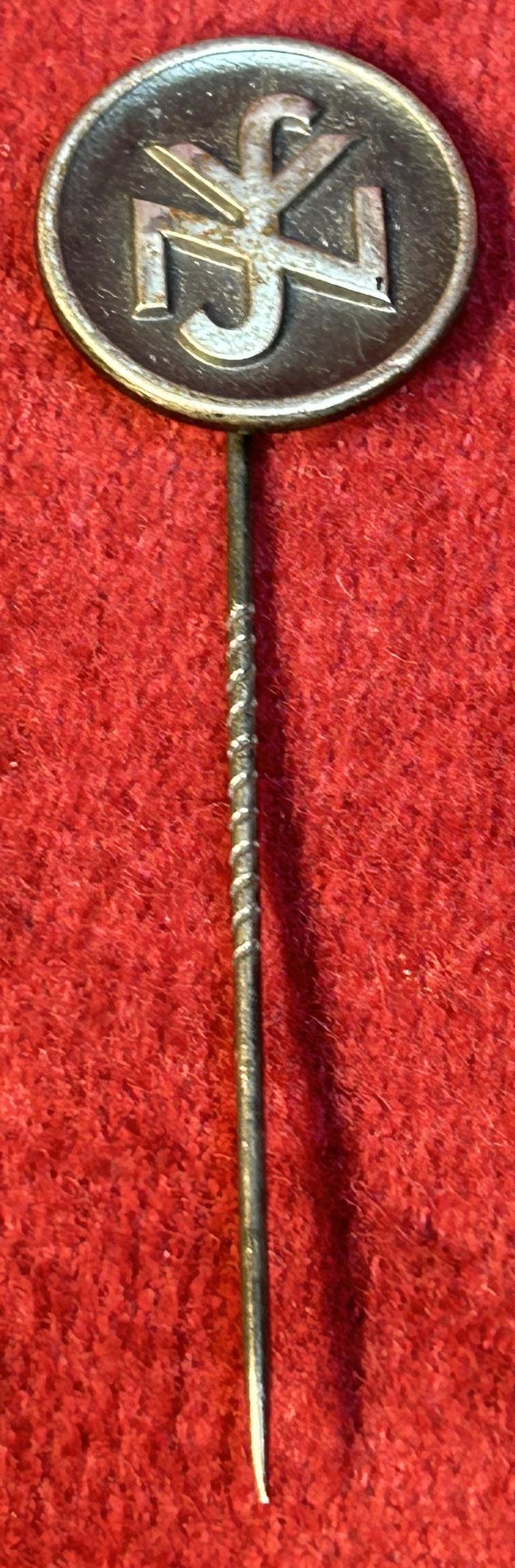 3rd Reich NSV mitgliedsabzeichen — image 5