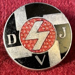 3rd Reich Deutsches Jungvolk Mitgliedsabzeichen 1. form (Steinhauer)