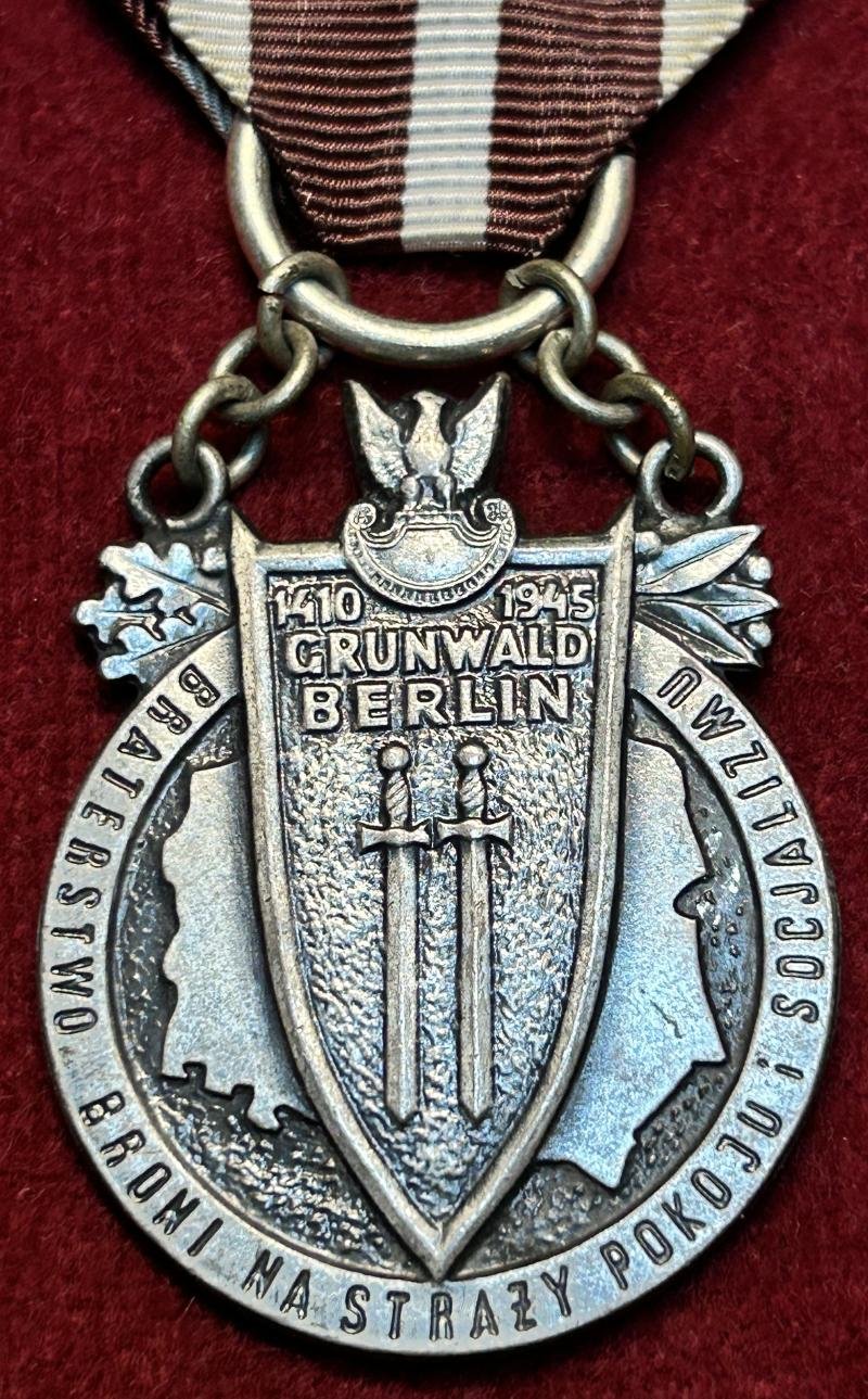 Polska PRL Odznaka Braterstwa Broni (Wersja z 1975 roku) — image 3