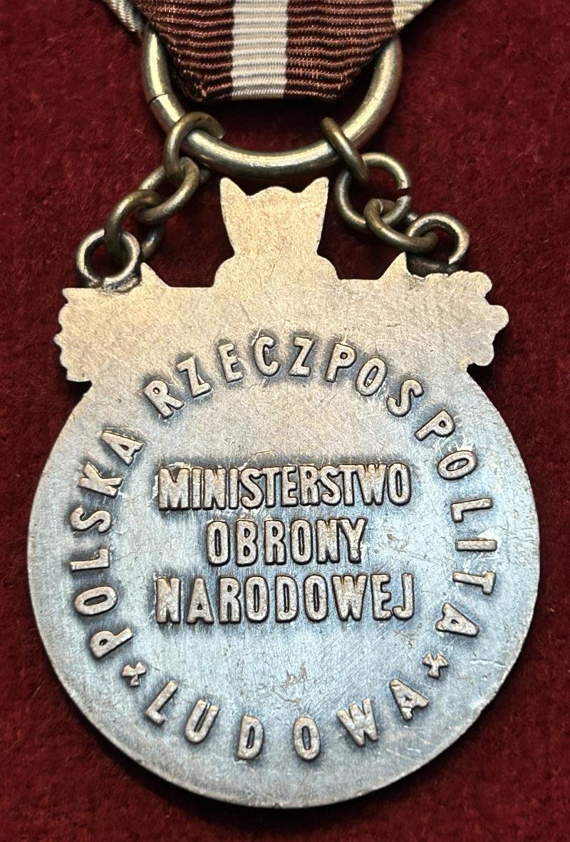 Polska PRL Odznaka Braterstwa Broni (Wersja z 1975 roku) — image 4