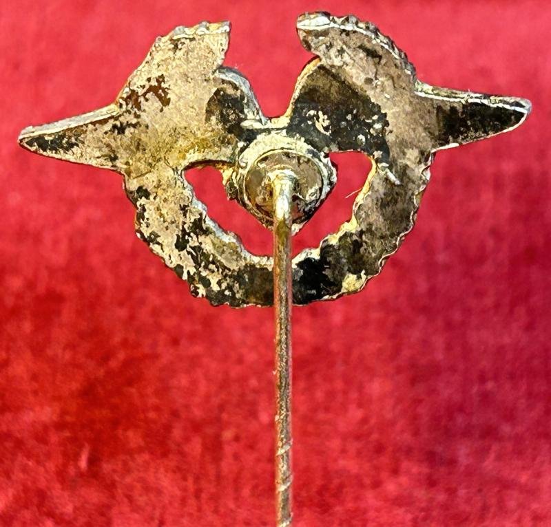 3rd Reich Mitgliedsabzeichen für Angestellte und Arbeiter der deutschen Wehrmacht Luftwaffe 2. form — image 4