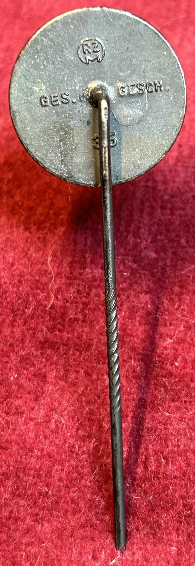 3rd Reich NSV mitgliedsabzeichen — image 2