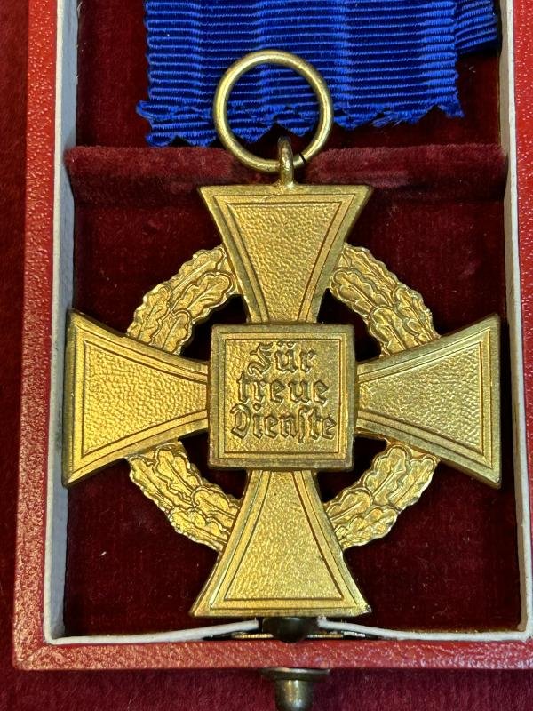 Ehrenzeichen 1. Stufe für 40 Jahre im Etui — image 3