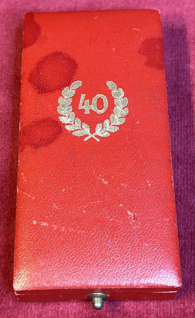 Ehrenzeichen 1. Stufe für 40 Jahre im Etui — image 4
