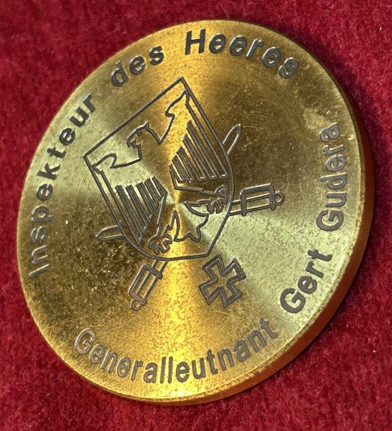 BRD Bundeswehr Inspekteur des Heeres Generalleutnan Gert Gudera 'Gut Gemacht' medaille — image 3