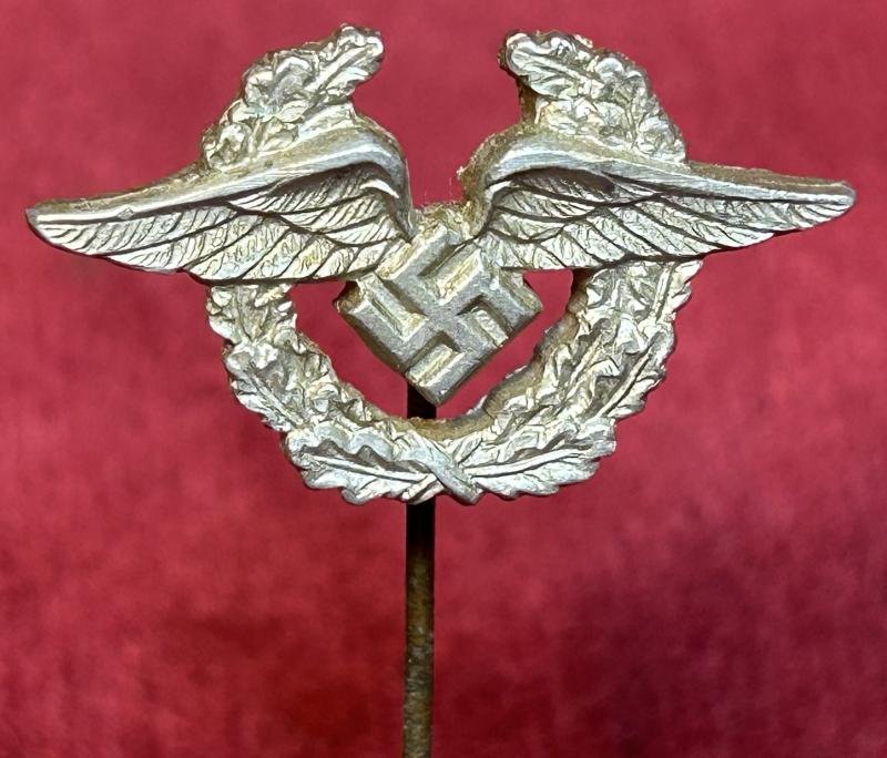 3rd Reich Mitgliedsabzeichen für Angestellte und Arbeiter der deutschen Wehrmacht Luftwaffe 2. form — image 3