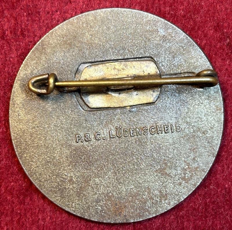 3rd Reich NSDAP Reichsparteitag 1934 Abzeichen — image 2