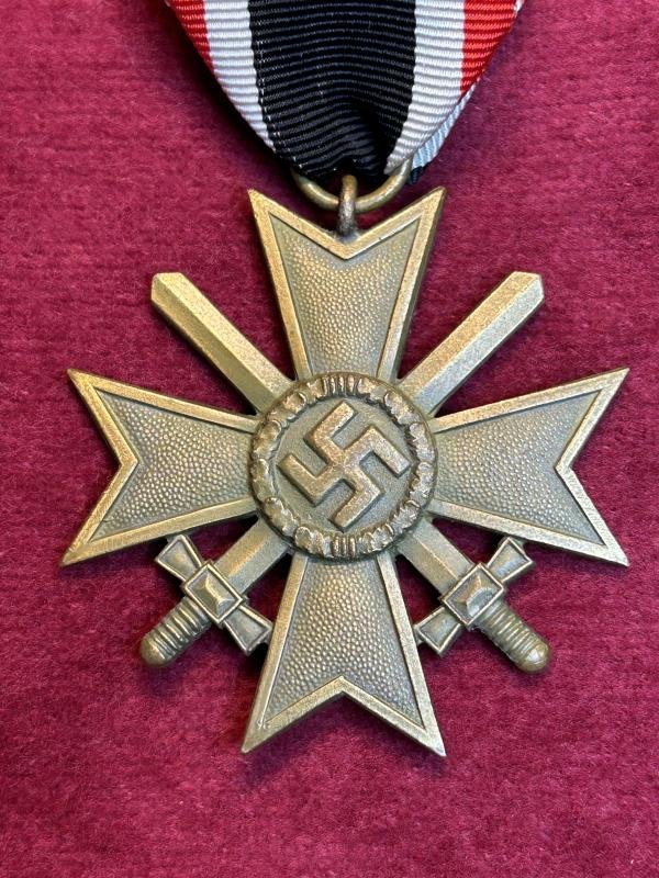 3rd Reich Kriegsverdienstkreuz mit Schwertern 2. Klasse, 1939 — image 3