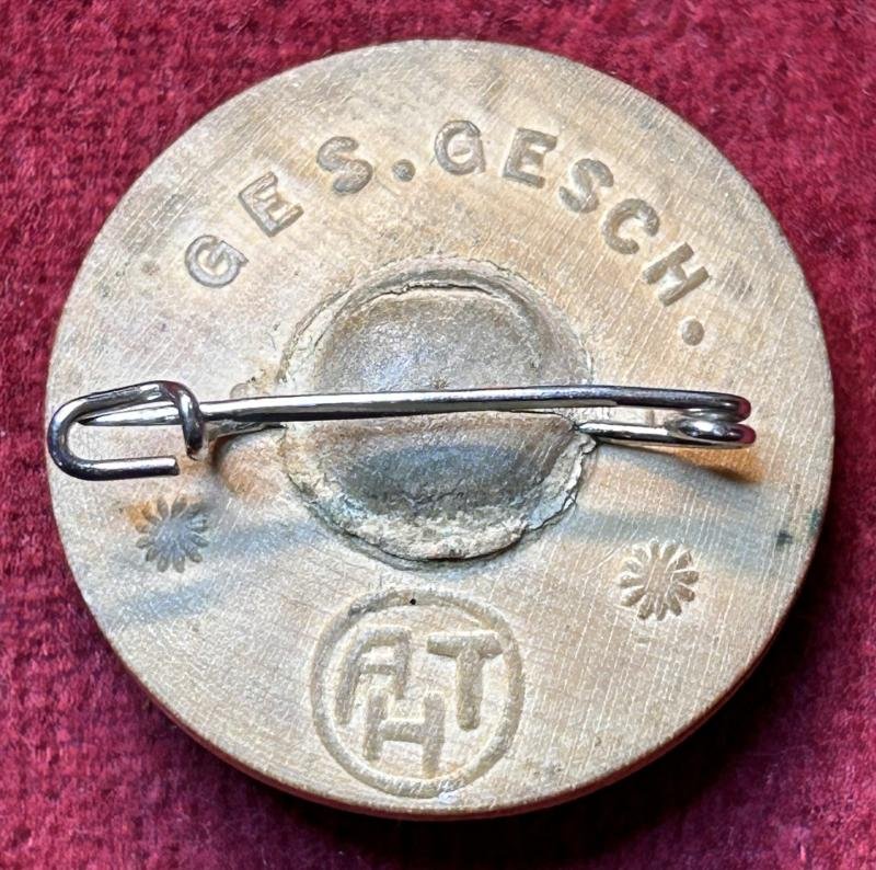 3rd Reich DKV Für die Deutsche Schule Holz Spendenabzeichen — image 2