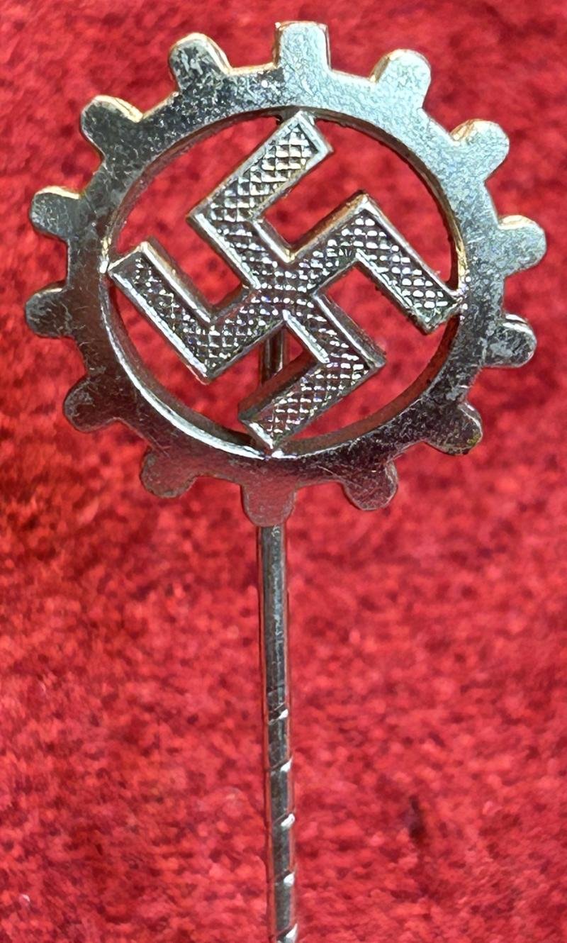 3rd Reich DAF Mitgliedsabzeichen (L. Christian Lauer) — image 3