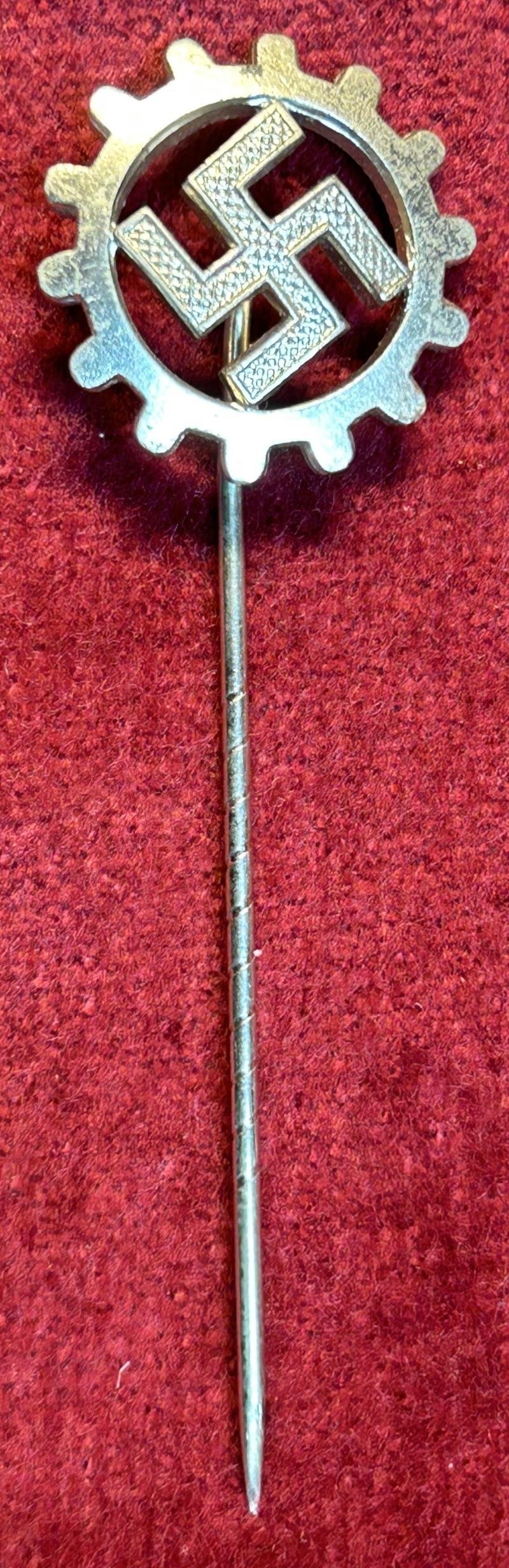 3rd Reich DAF Mitgliedsabzeichen (L. Christian Lauer) — image 5