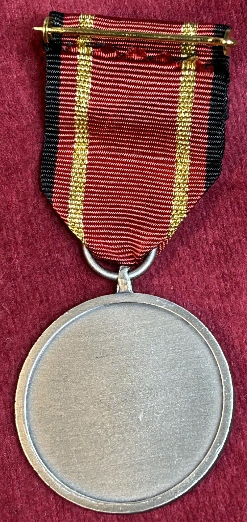 BRD Silbern Einsatzmedaille der Bundeswehr KFOR mit Bandschnalle im Etui — image 5