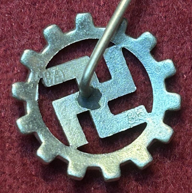 3rd Reich DAF Mitgliedsabzeichen (Wächtler & Lange) — image 3