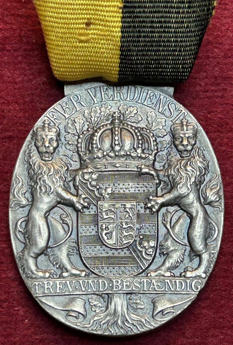 Kaiserreich Ovale silberne Herzog Carl Eduard Medaille mit Krone — image 4