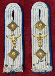 3rd Reich Wehrmacht Schulterklappen für ein Hauptmann der Verwaltung/Truppensonderdienst