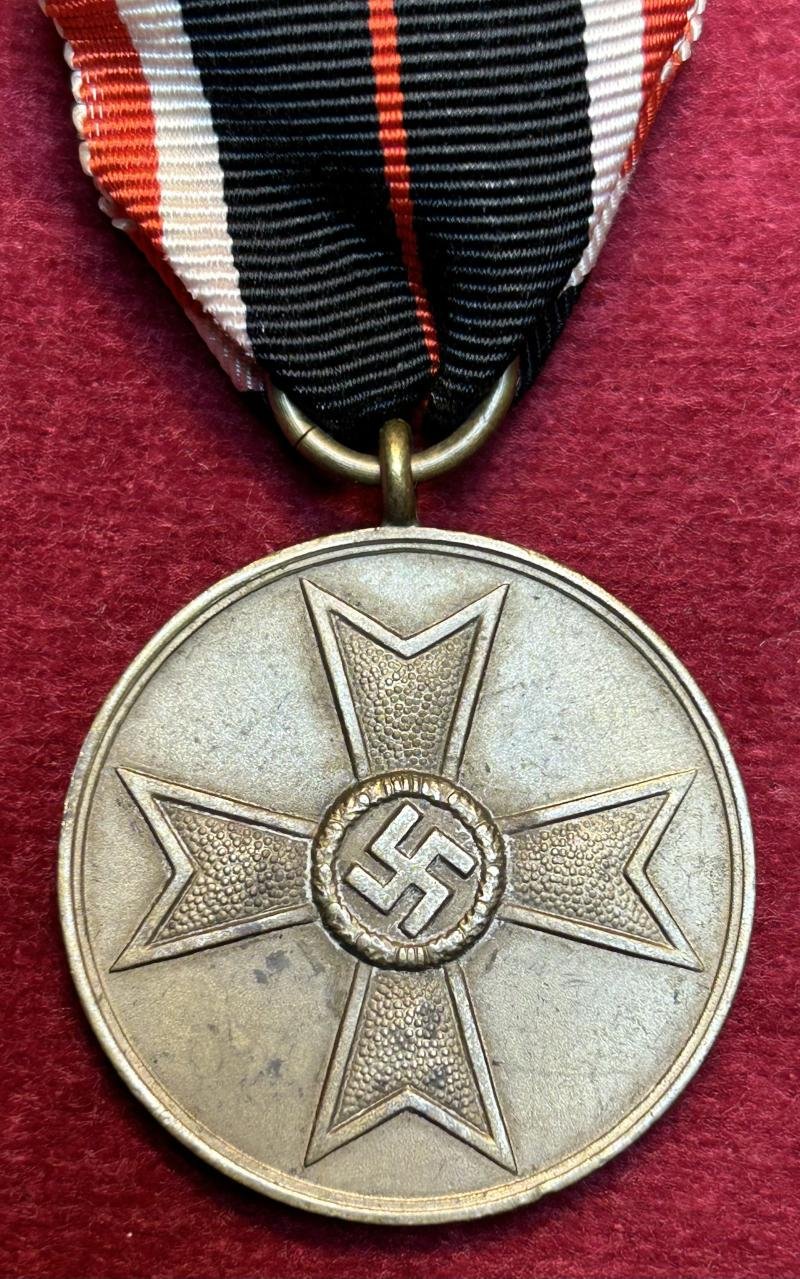 3rd Reich Kriegsverdienstmedaille 1939 — image 3