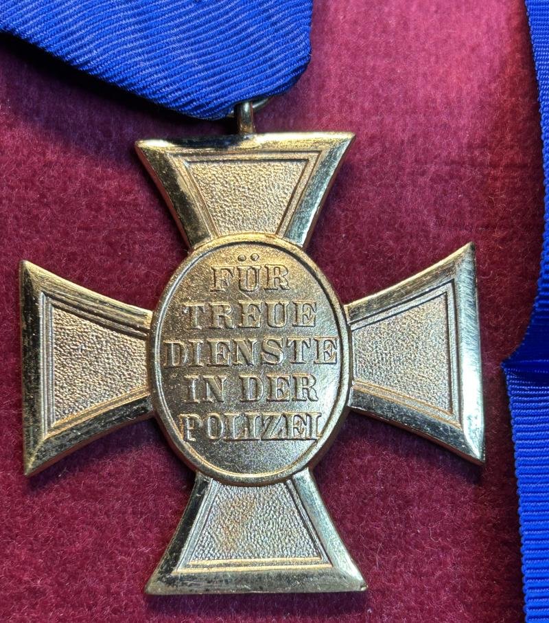 3rd Reich Dienstauszeichnung der Polizei 1.Stufe für 25 Jahre 1938 — image 4