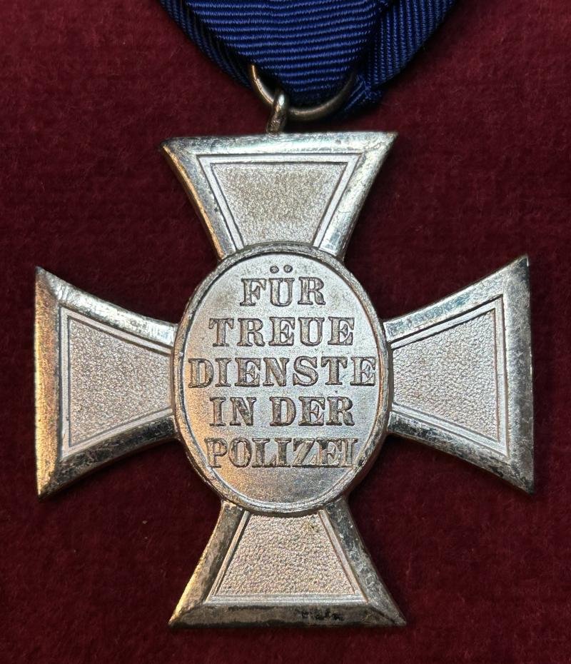 3rd Reich Dienstauszeichnung der Polizei 2.Stufe für 18 Jahre 1938 — image 3