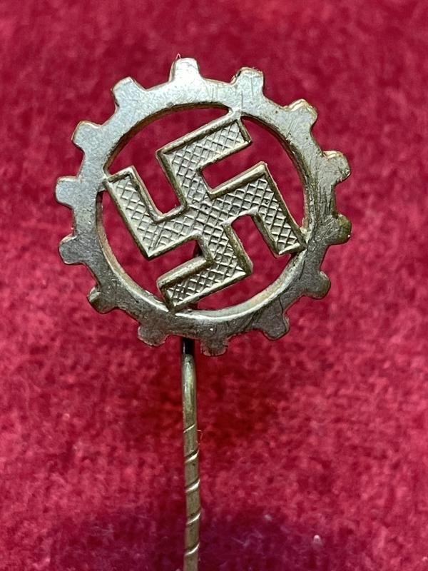 3rd Reich DAF Mitgliedsabzeichen — image 2