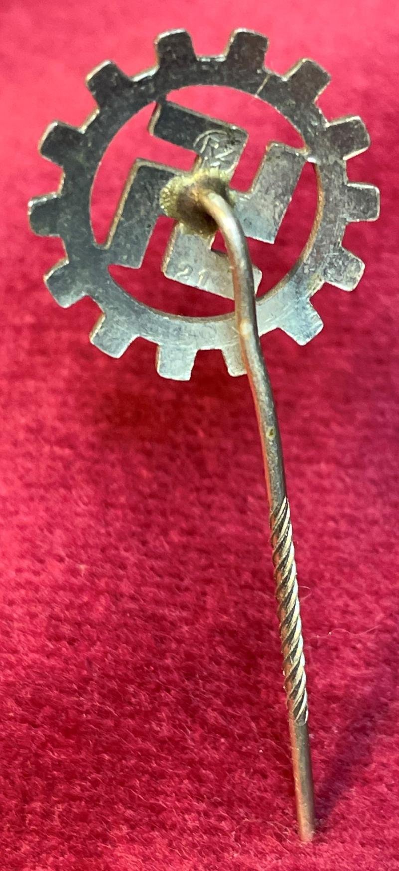 3rd Reich DAF Mitgliedsabzeichen (Paul Meybauer) — image 2