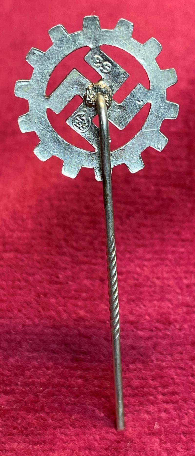 3rd Reich DAF Mitgliedsabzeichen (Steinhauer & Lück) — image 2