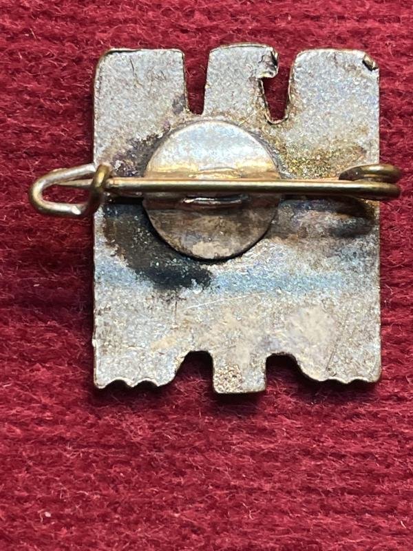 3rd Reich (DRK) Deutsches Rotes Kreuz Zivilabzeichen (20mm) — image 2