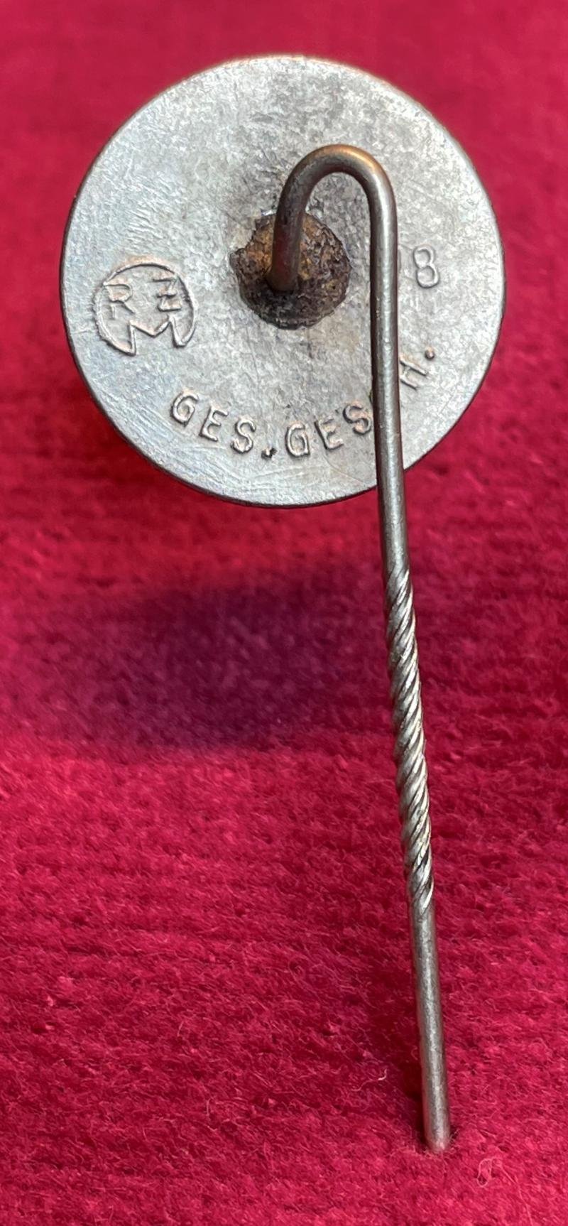 3rd Reich NSV mitgliedsabzeichen (Ferdinand Wagner) — image 2