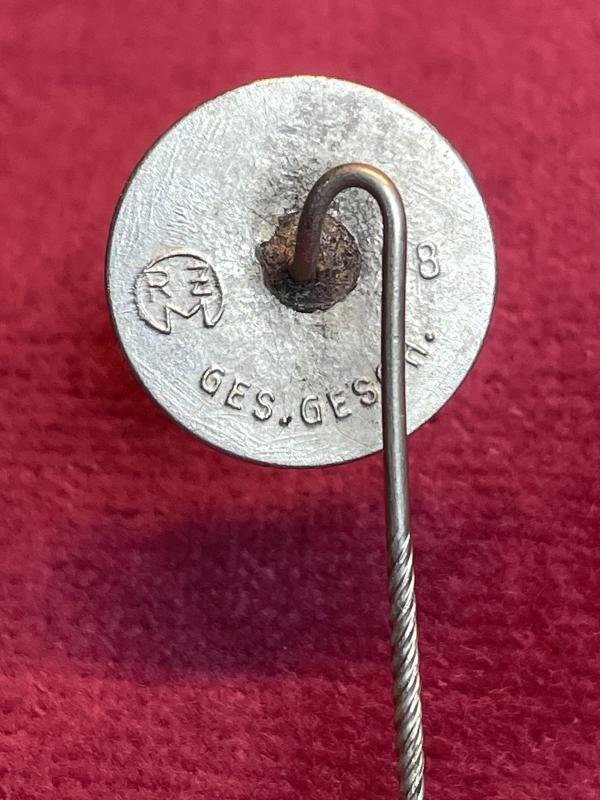 3rd Reich NSV mitgliedsabzeichen (Ferdinand Wagner) — image 4