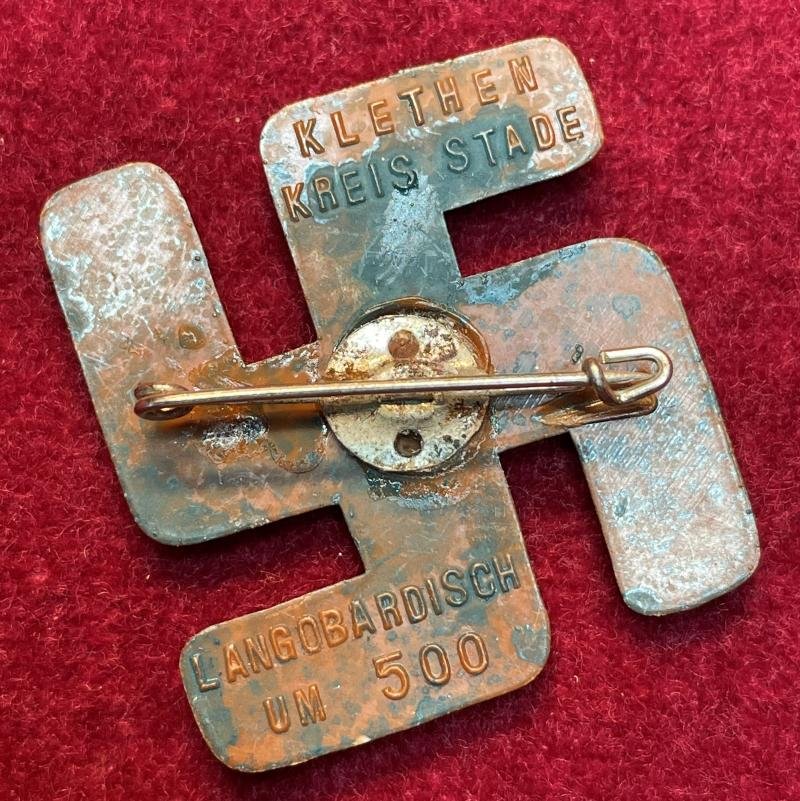 3rd Reich Archäologisch WhW Langobardisch bakelite abzeichen. — image 2