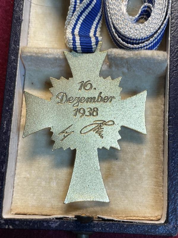 3rd Reich Mutterkreuz 1. Klasse mit Etui — image 5
