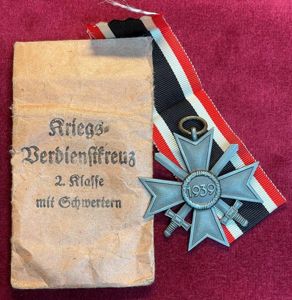 3rd Reich KVK mit Schwertern 2. Klasse, 1939 mit Tüte …