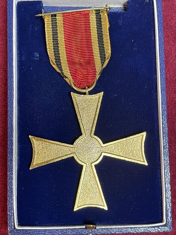 BRD Bundesverdienstkreuz 2. Klasse im etui — image 2