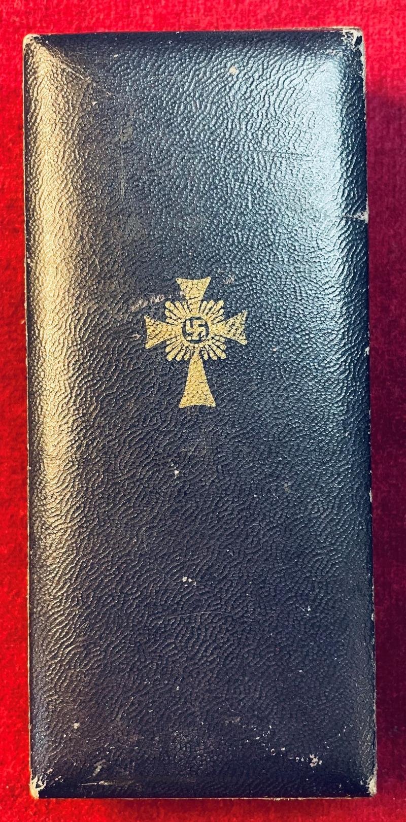 3rd Reich Mutterkreuz 1. Klasse mit Etui — image 2