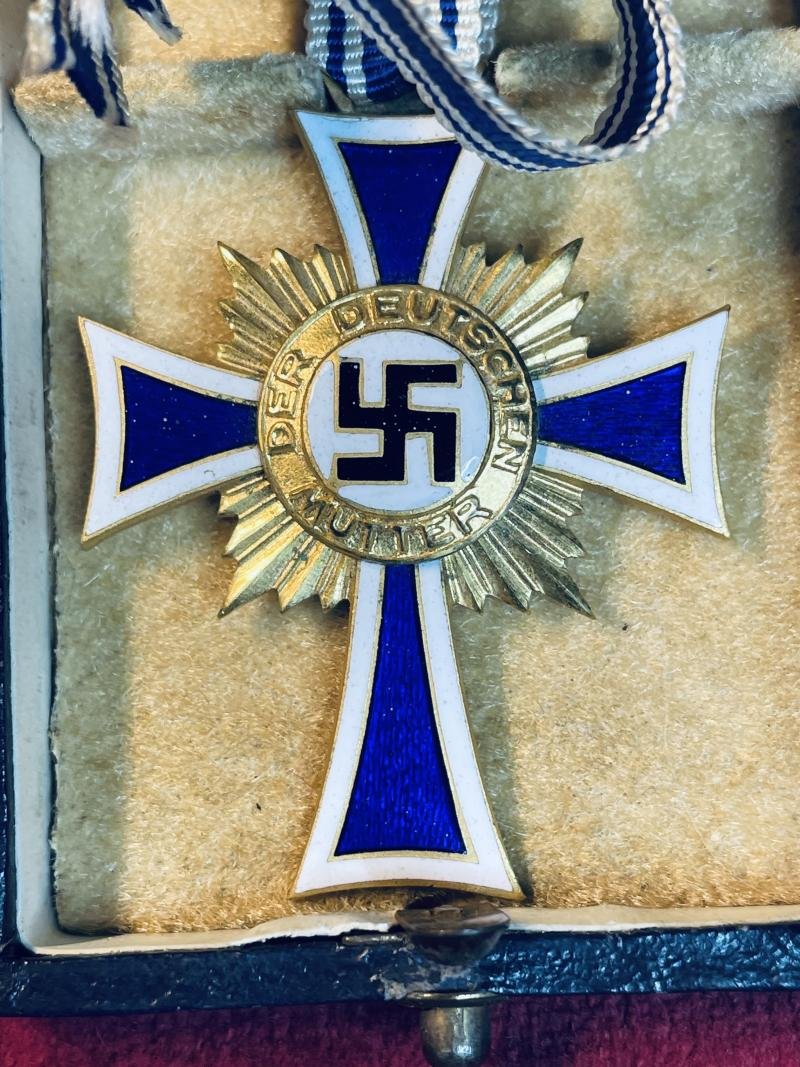 3rd Reich Mutterkreuz 1. Klasse mit Etui — image 3