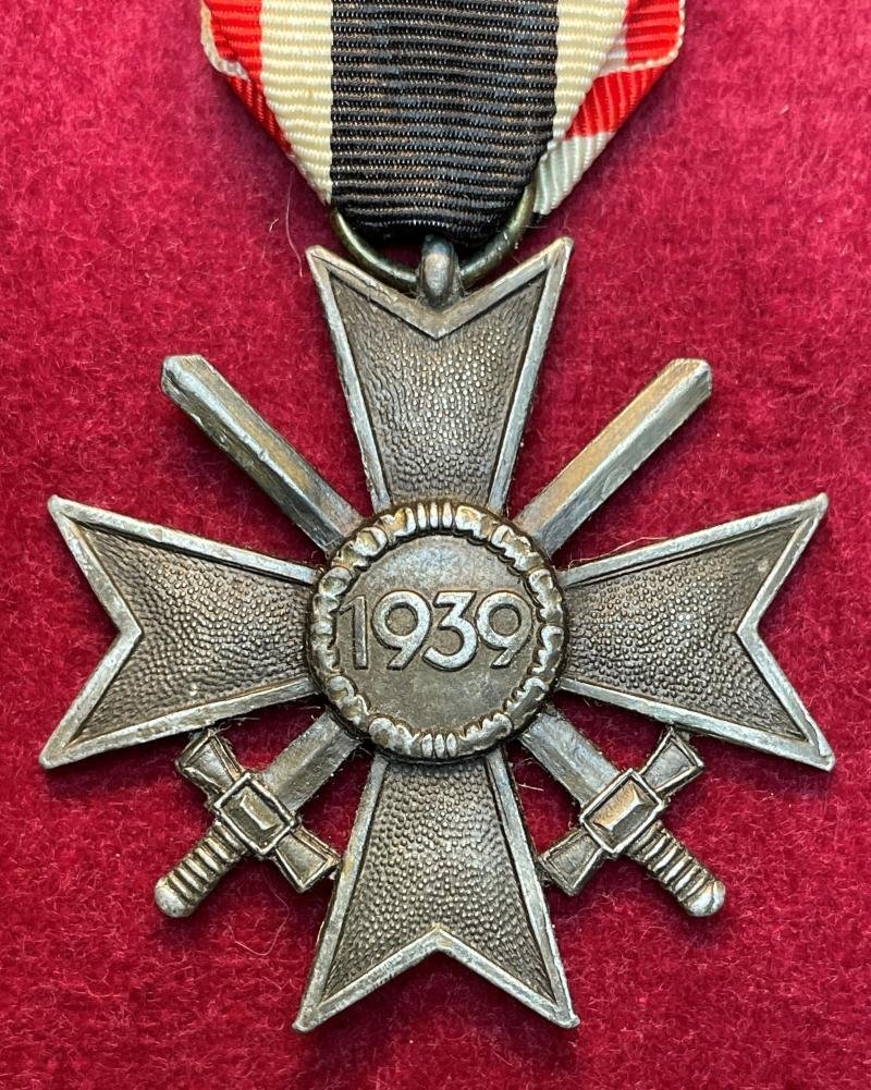 3rd Reich Kriegsverdienstkreuz mit Schwertern 2. Klasse, 1939 — image 3