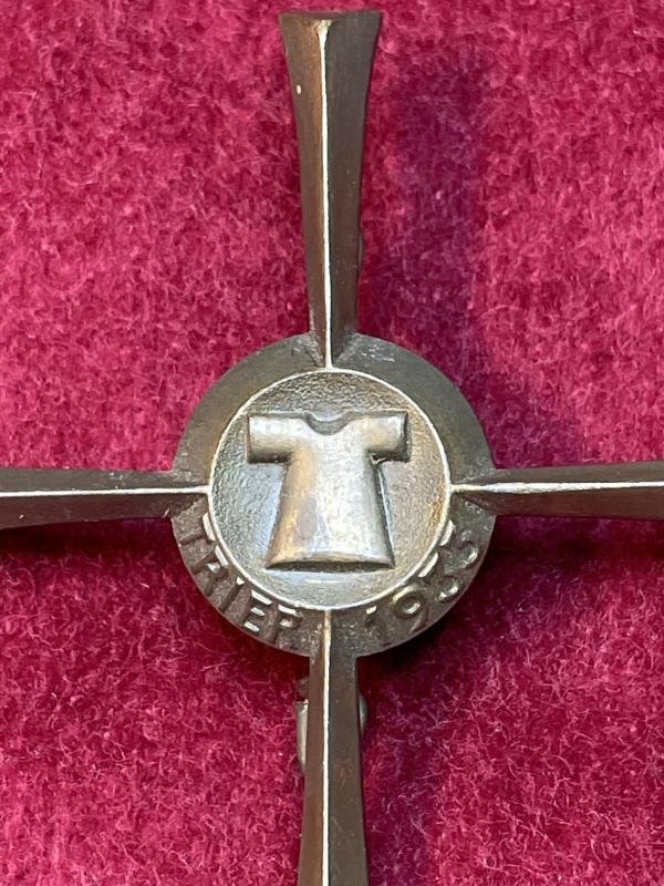 3rd Reich Trier der Heilige Rock abzeichen 1933 — image 3