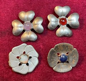3rd Reich WhW Spendenabzeichen Stilisierte Blumen (4 pcs.)