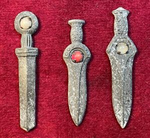 3rd Reich WhW Germanische Dolche und Schwerter