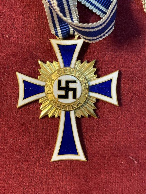 3rd Reich Mutterkreuz 1st class — image 2