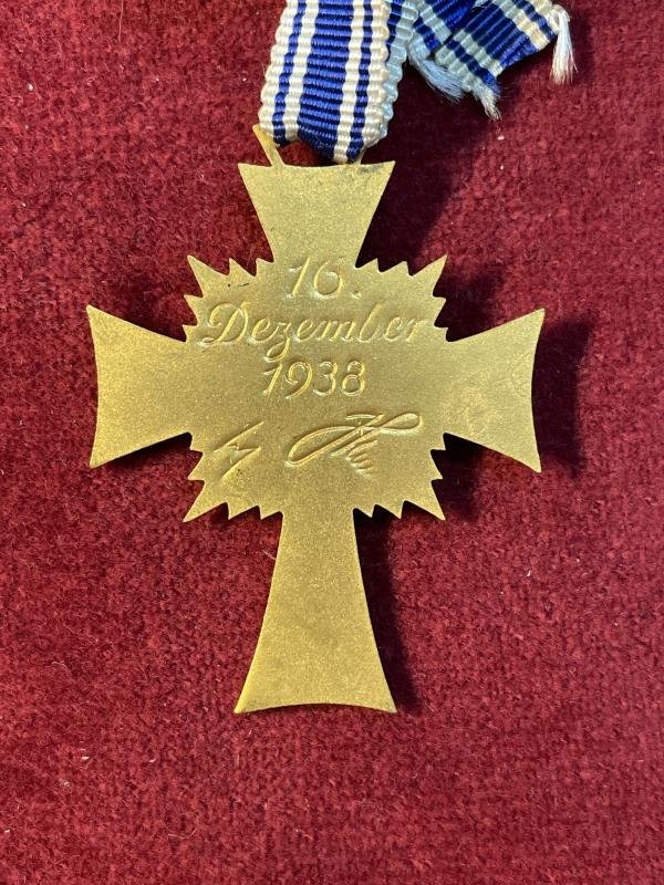 3rd Reich Mutterkreuz 1st class — image 3