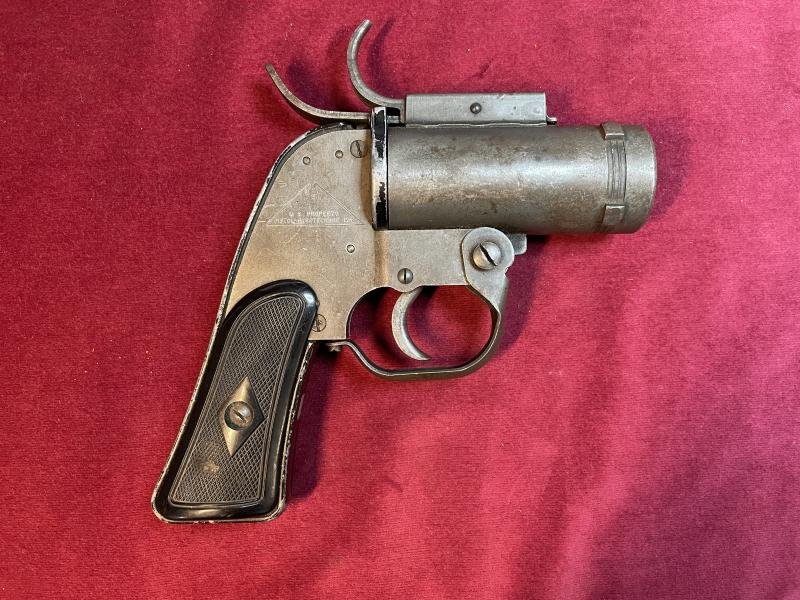 USA WWII AN-M8 break barel Flare gun — image 2