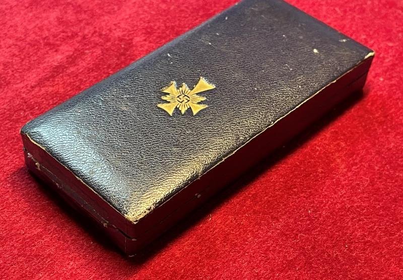 3rd Reich Mutterkreuz 1st class in gold — image 4