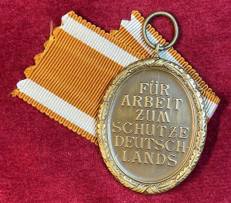 3rd Reich Deutsches Schutzwall-Ehrenzeichen — image 2