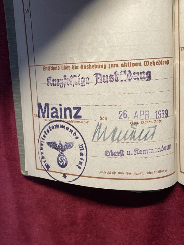 3rd Reich Wehrpass und Ausweis Ersatz Reserve I — image 4