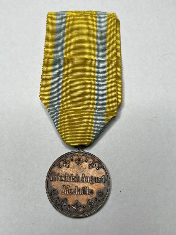 WW1 Kingdom of Sachsen - Friedich August Medaille — image 2